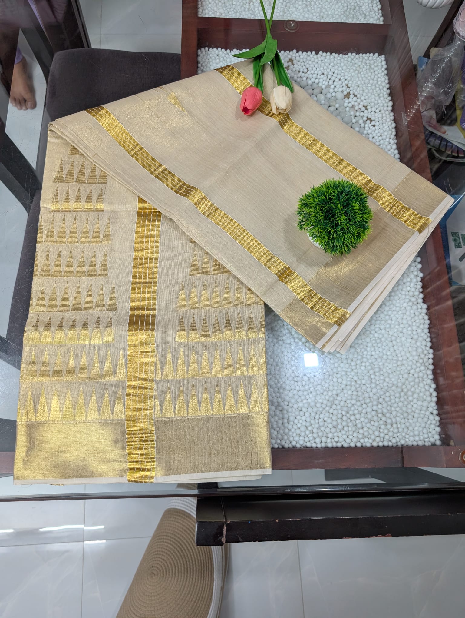 Kerala Saree with small temple design