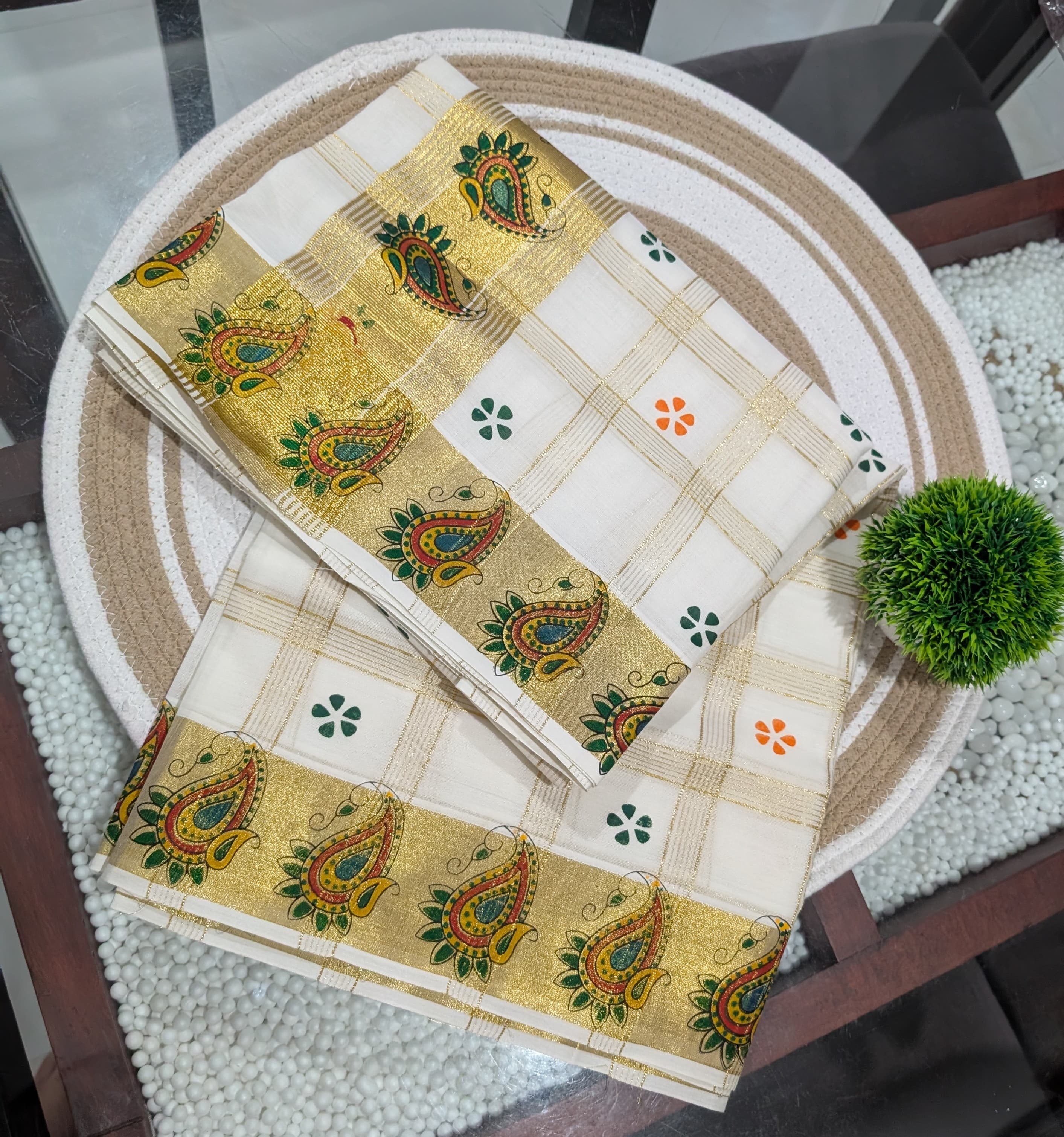 Kerala Saree Collections Check/Floral